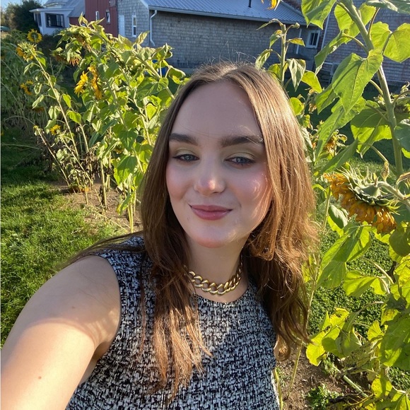 Meet your Posher, Julia - Picture 3 of 3